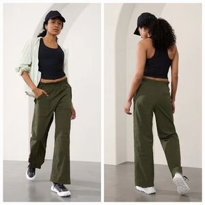 NWT Athleta Womens Trekkie High Rise Parachute Pant In Aspen Olive Green Size 8